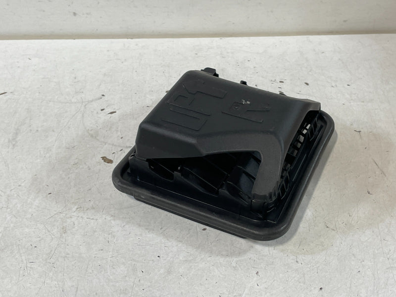 Load image into Gallery viewer, 18-23 KIA STINGER REAR LH OR RH QUARTER PANEL PRESSURE AIR VENT GRILL # 99606
