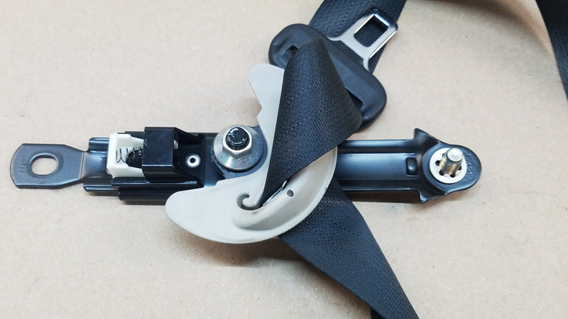 Load image into Gallery viewer, ⭐⭐OEM 11-12 INFINITI M37 M56 FRONT RIGHT SEAT BELT RETRACTOR W/PRE CRASH BLACK⭐⭐
