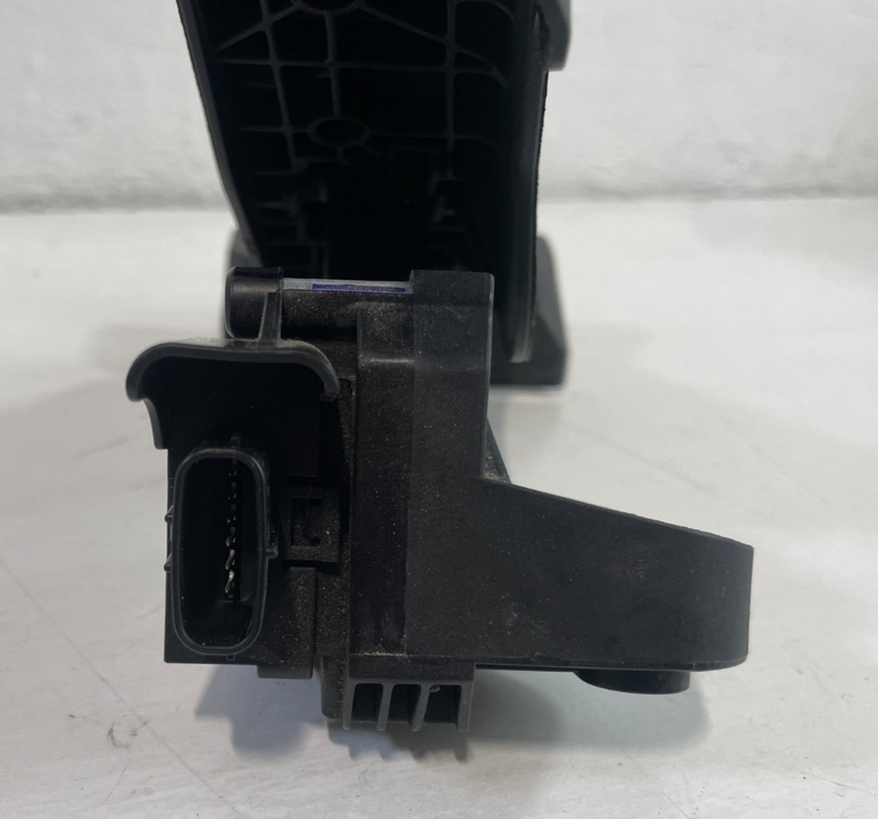 Load image into Gallery viewer, 21 - 25 HYUNDAI PALISADE SANTA FE GAS ACCELERATOR PEDAL THROTTLE SENSOR # 105127
