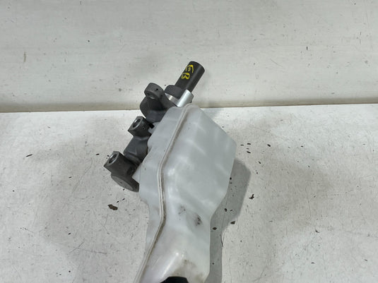 2020-2025 HYUNDAI PALISADE BRAKE MASTER CYLINDER RESERVOIR BOOSTER TANK