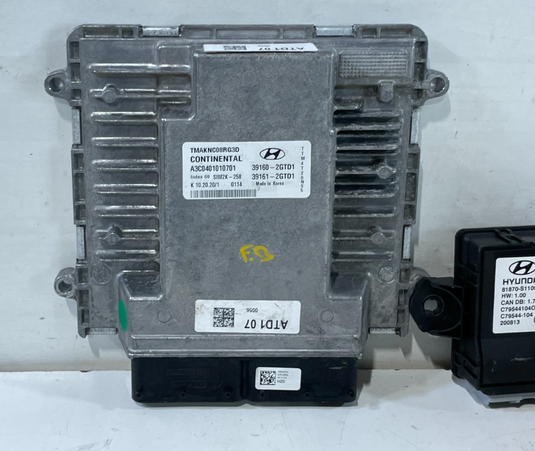 2019-2020 HYUNDAI SANTA FE ENGINE & LIFTGATE CONTROL MODULE W/ KEY FOB