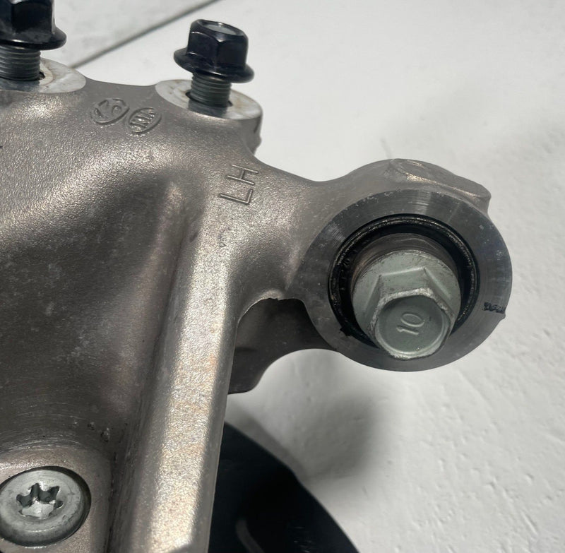 Load image into Gallery viewer, 2023-2026 KIA SPORTAGE FWD REAR LEFT DRIVER SIDE SPINDLE KNUCKLE W/ HUB # 113290
