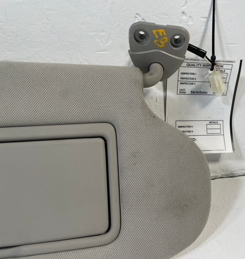Load image into Gallery viewer, 2019 - 2025 INFINITI QX50 FRONT RIGHT PASSENGER SIDE SUNVISOR SUN VISOR # 106483
