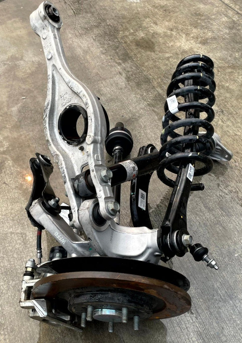 Load image into Gallery viewer, 2023-2025 HYUNDAI IONIQ 6 RWD REAR RIGHT SIDE SUSPENSION KNEE ASSEMBLY # 110541
