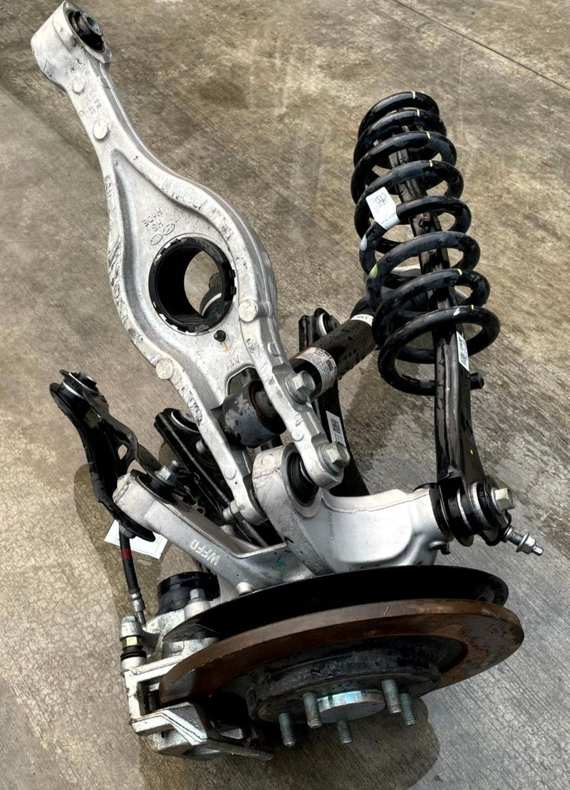 Load image into Gallery viewer, 2023-2025 HYUNDAI IONIQ 6 RWD REAR RIGHT SIDE SUSPENSION KNEE ASSEMBLY # 110541
