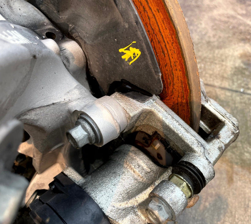 Load image into Gallery viewer, 2023-2025 HYUNDAI IONIQ 6 RWD REAR RIGHT SIDE SUSPENSION KNEE ASSEMBLY # 110541
