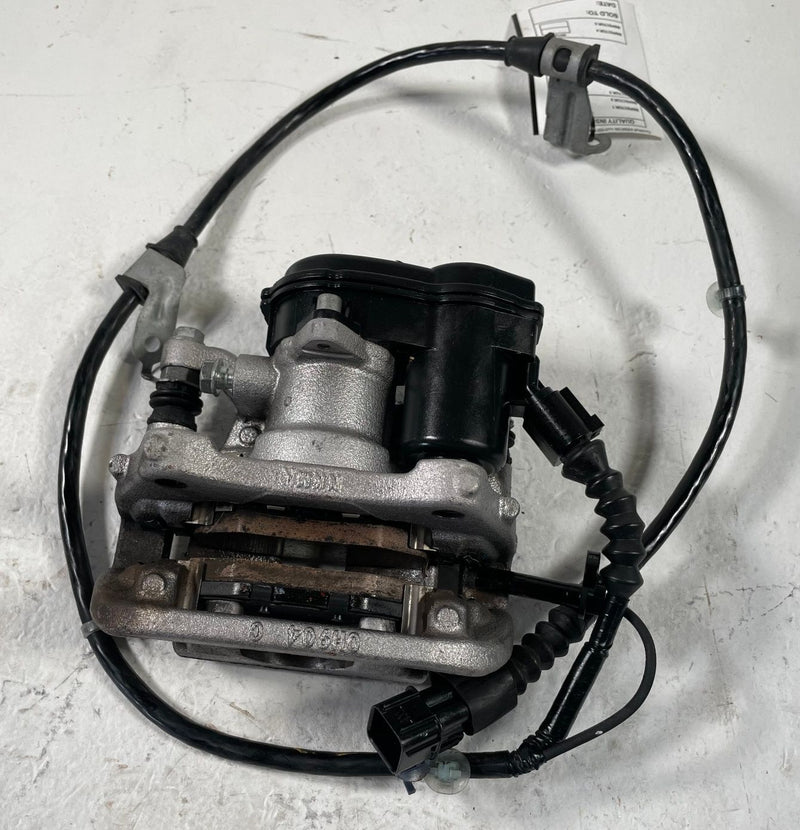 Load image into Gallery viewer, 23-26 HONDA HR-V REAR LEFT DRIVER SIDE DISC BRAKE CALIPER W/ ABS SENSOR # 108052
