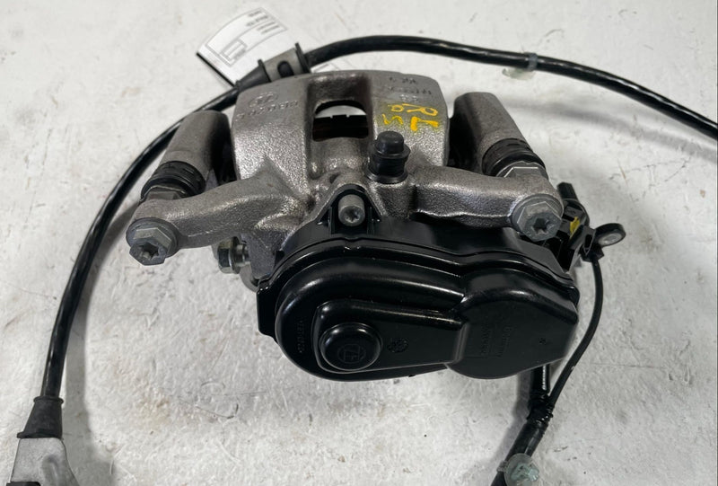 Load image into Gallery viewer, 23-26 HONDA HR-V REAR LEFT DRIVER SIDE DISC BRAKE CALIPER W/ ABS SENSOR # 108052
