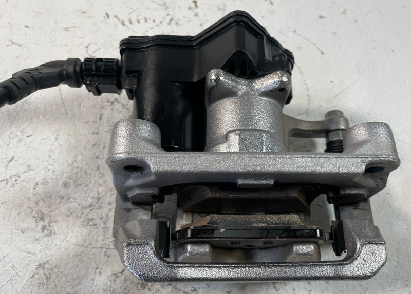 Load image into Gallery viewer, 2021-2026 HYUNDAI SANTA FE REAR RIGHT PASSENGER SIDE DISC BRAKE CALIPER # 109280

