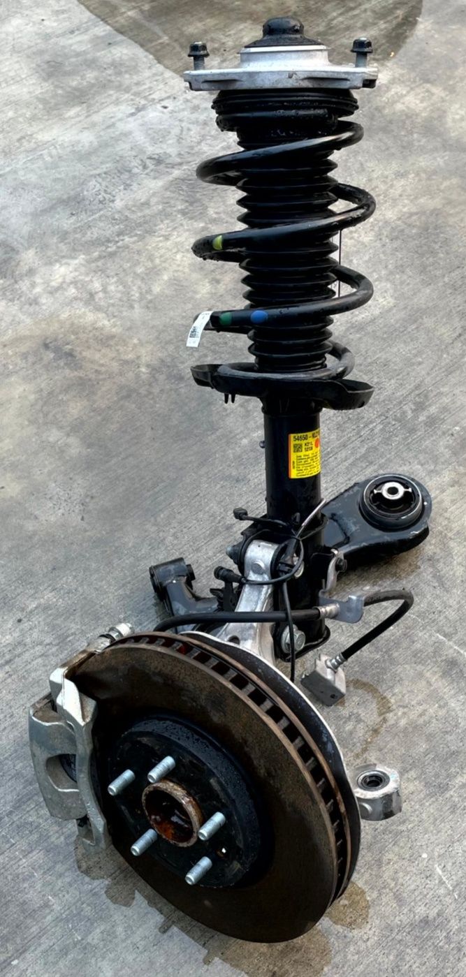 Load image into Gallery viewer, 2023-2025 HYUNDAI IONIQ 6 RWD FRONT LEFT SIDE SUSPENSION KNEE ASSEMBLY # 110550
