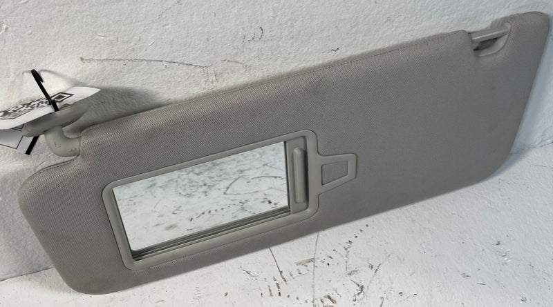 Load image into Gallery viewer, 2024-2026 HYUNDAI SANTA FE FRONT LEFT DRIVER SIDE SUNVISOR SUN VISOR # 109236
