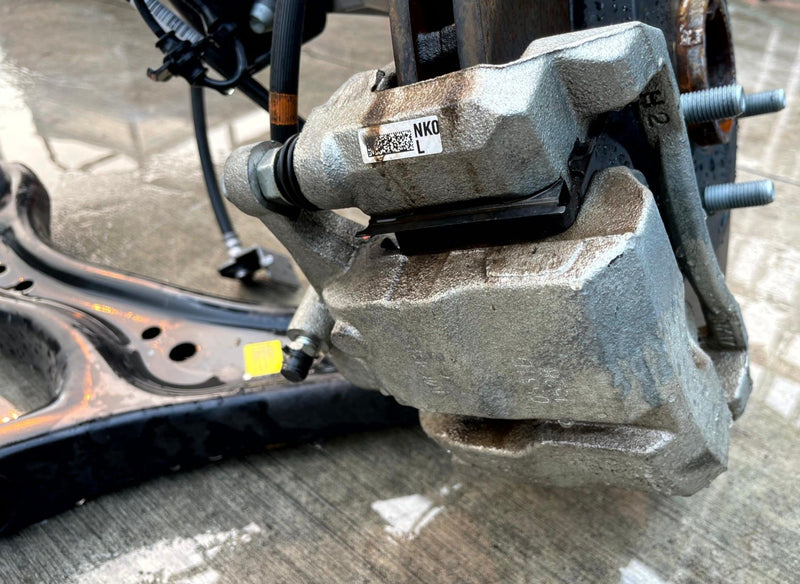 Load image into Gallery viewer, 2023-2025 HYUNDAI IONIQ 6 RWD FRONT LEFT SIDE SUSPENSION KNEE ASSEMBLY # 110550

