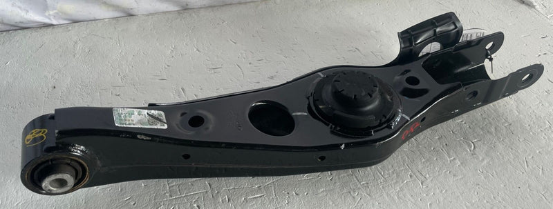 Load image into Gallery viewer, 2024-2026 HYUNDAI SANTA FE FWD REAR RIGHT LOWER CONTROL ARM SPRING PERCH #112110
