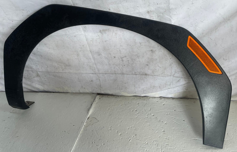 Load image into Gallery viewer, 24-26 HYUNDAI SANTA FE FRONT RIGHT SIDE FENDER WHEEL ARCH FLARE MOLDING # 112102
