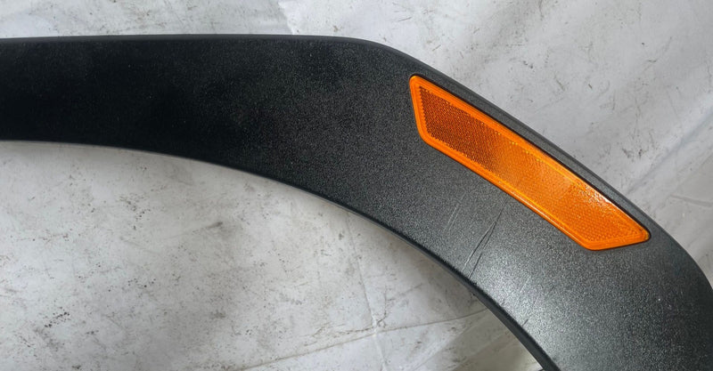Load image into Gallery viewer, 24-26 HYUNDAI SANTA FE FRONT RIGHT SIDE FENDER WHEEL ARCH FLARE MOLDING # 112102
