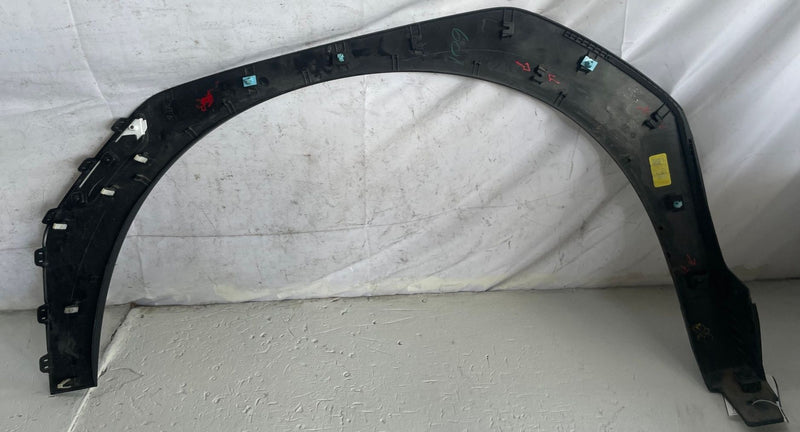 Load image into Gallery viewer, 24-26 HYUNDAI SANTA FE FRONT RIGHT SIDE FENDER WHEEL ARCH FLARE MOLDING # 112102
