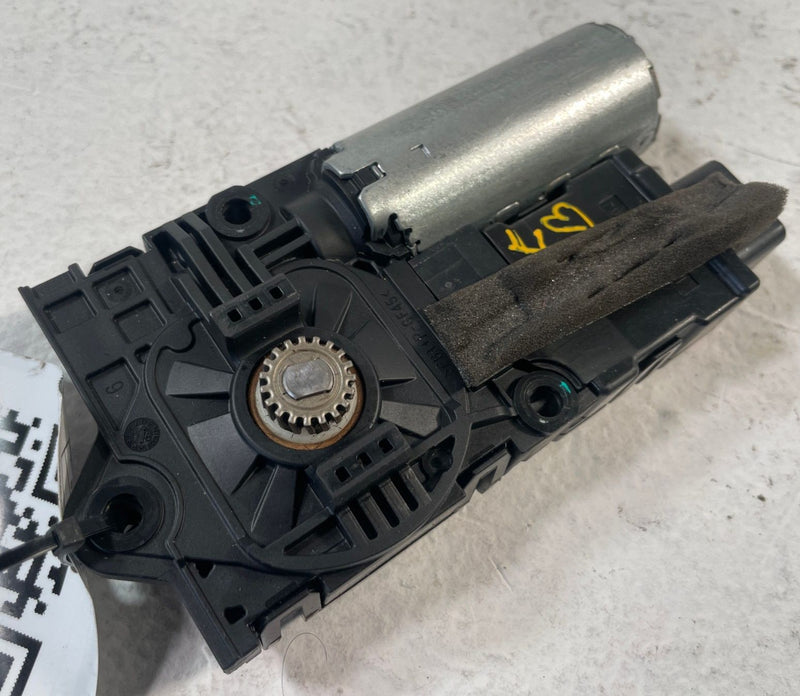 Load image into Gallery viewer, 2019 - 2025 INFINITI QX50 FRONT SUNROOF SUN ROOF MOON ROOF MOTOR 2.0L # 106490
