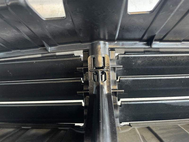 Load image into Gallery viewer, 2018 - 2023 FORD MUSTANG RADIATOR CORE SUPPORT GRILLE GRILL AIR SHUTTER # 113543
