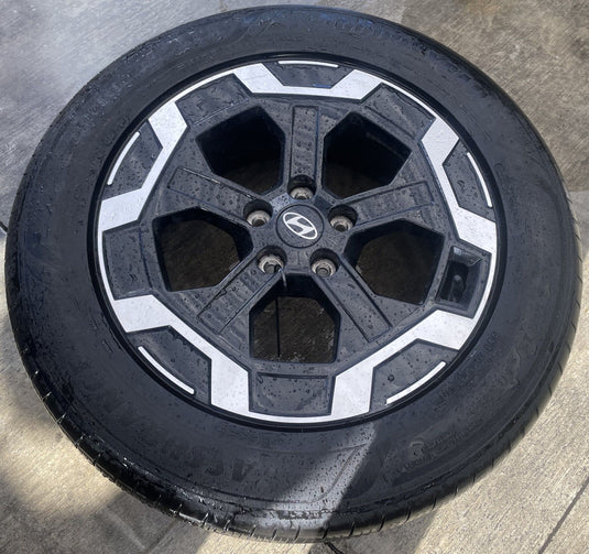 HYUNDAI SANTA FE 18" 18x7.5 BLACK ALLOY WHEEL RIM W/ TIRE (ONLY#1) 24-26 #112123
