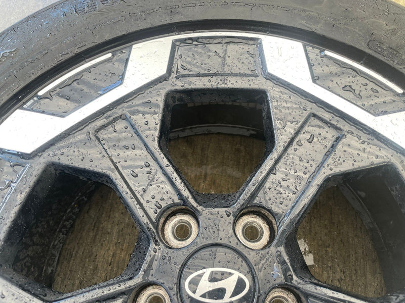 Load image into Gallery viewer, HYUNDAI SANTA FE 18" 18x7.5 BLACK ALLOY WHEEL RIM W/ TIRE (ONLY#1) 24-26 #112123
