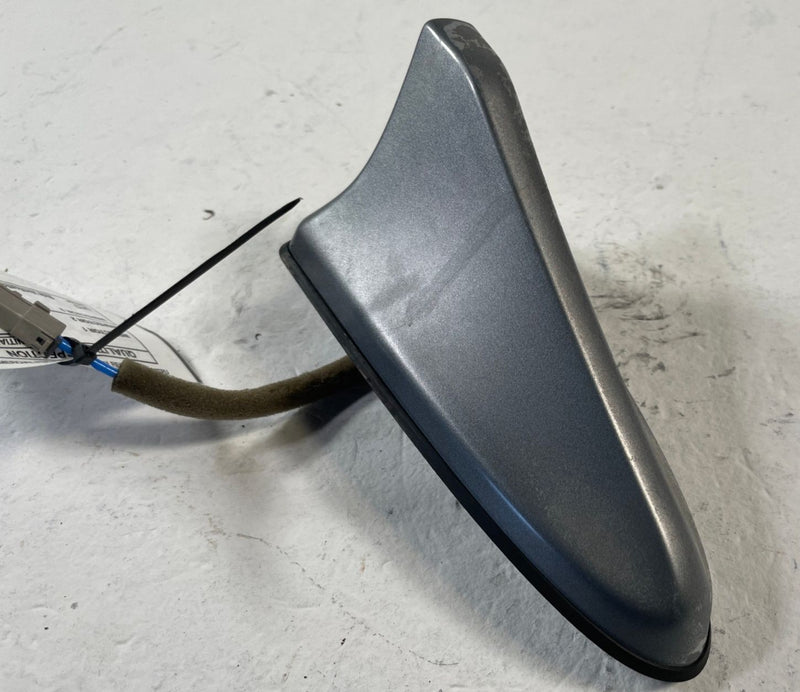 Load image into Gallery viewer, 21-24 KIA K5 EXTERIOR ROOF SHARK FIN RADIO ANTENNA MODULE SILVER (ERG) # 110662
