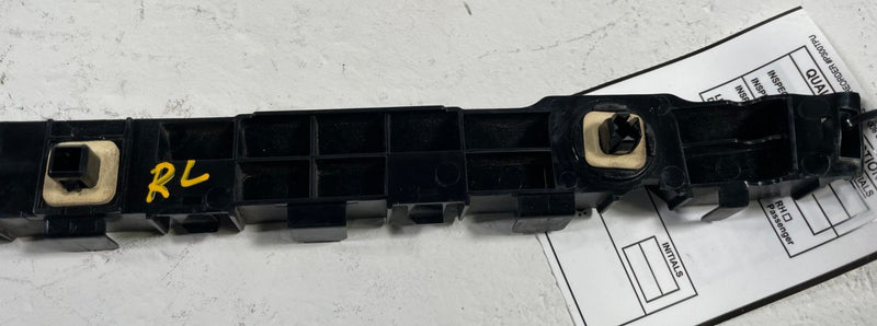 Load image into Gallery viewer, 2019-2025 HONDA PASSPORT REAR RIGHT SIDE BUMPER RETAINER MOUNT BRACKET # 113339
