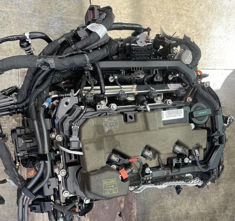 Load image into Gallery viewer, HYUNDAI SANTA FE FWD AUTO ENGINE MOTOR ASSEMBLY 2.5L 10K MILES 24-25 # 112119
