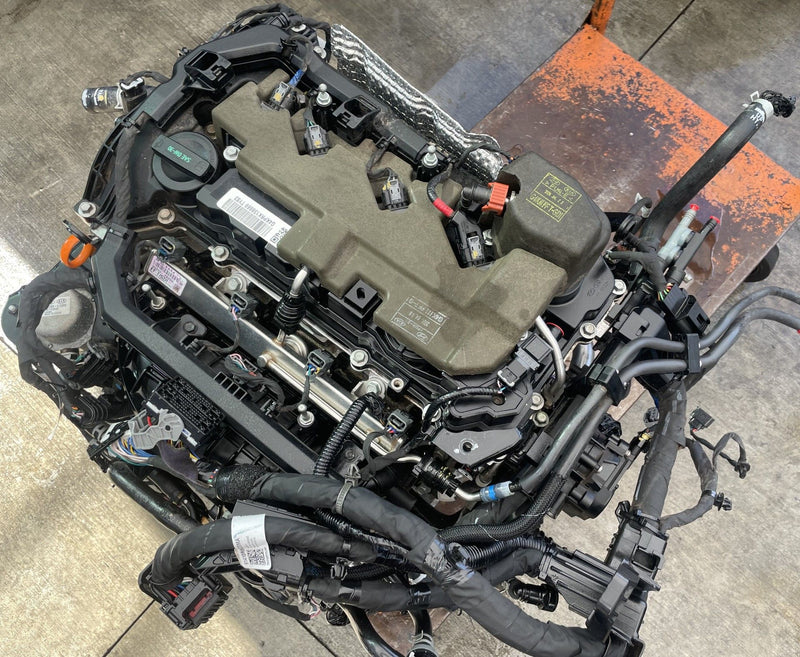 Load image into Gallery viewer, HYUNDAI SANTA FE FWD AUTO ENGINE MOTOR ASSEMBLY 2.5L 10K MILES 24-25 # 112119
