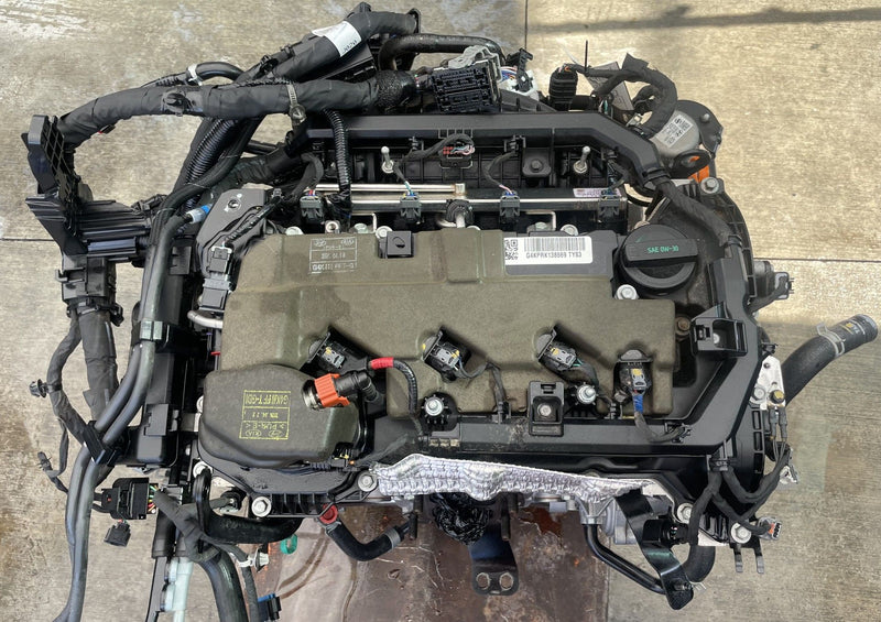 Load image into Gallery viewer, HYUNDAI SANTA FE FWD AUTO ENGINE MOTOR ASSEMBLY 2.5L 10K MILES 24-25 # 112119
