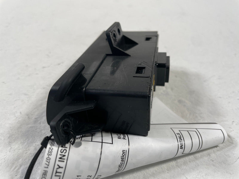 Load image into Gallery viewer, 2021-2023 HYUNDAI SANTA FE DASH LEFT COMBINATION TRACTION SWITCH PANEL # 107932
