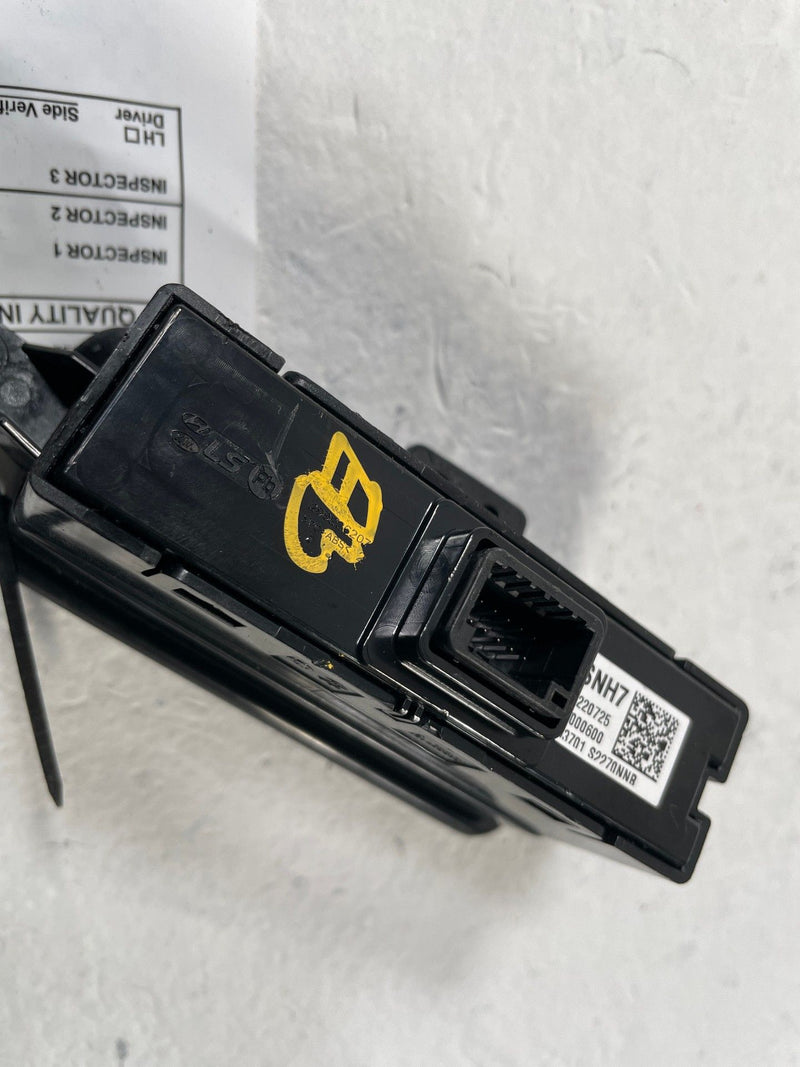 Load image into Gallery viewer, 2021-2023 HYUNDAI SANTA FE DASH LEFT COMBINATION TRACTION SWITCH PANEL # 107932
