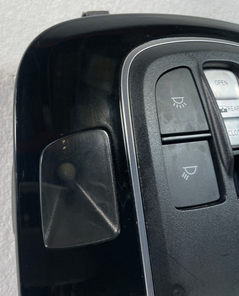 Load image into Gallery viewer, 2020 - 2022 HYUNDAI PALISADE FRONT OVERHEAD ROOF MAP DOME LIGHT LAMP # 109342
