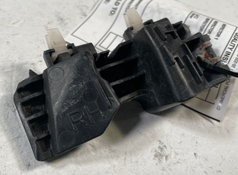 Load image into Gallery viewer, 2021 - 2024 KIA K5 FRONT RIGHT PASSENGER SIDE BUMPER SUPPORT BRACKET # 110649
