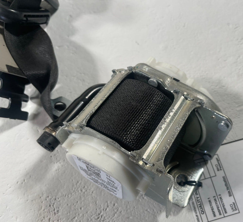 Load image into Gallery viewer, 2019 - 2023 FORD RANGER FRONT LEFT DRIVER SIDE SEATBELT RETRACTOR 2.3L # 112168
