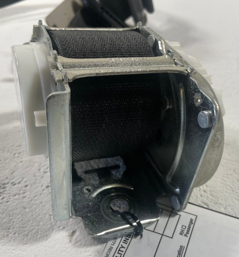 Load image into Gallery viewer, 2019 - 2023 FORD RANGER FRONT LEFT DRIVER SIDE SEATBELT RETRACTOR 2.3L # 112168
