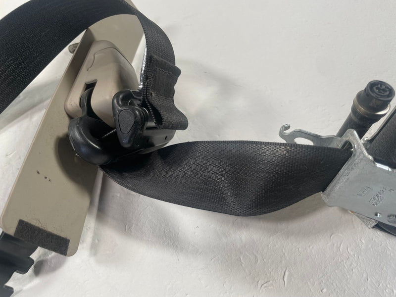 Load image into Gallery viewer, 2019 - 2023 FORD RANGER FRONT LEFT DRIVER SIDE SEATBELT RETRACTOR 2.3L # 112168

