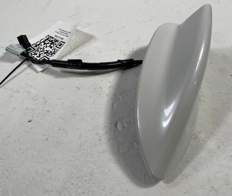 Load image into Gallery viewer, 2019-2025 HONDA PASSPORT SHARK ROOF FIN RADIO ANTENNA WHITE (NH883P) # 113346
