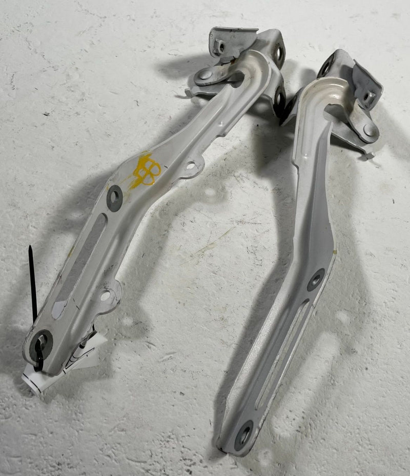 Load image into Gallery viewer, 2019 - 2025 HONDA PASSPORT FRONT LEFT &amp; RIGHT HOOD BONNET HINGES PAIR # 113343
