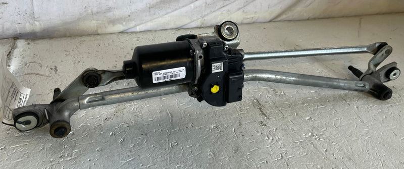 Load image into Gallery viewer, 15-25 FORD MUSTANG FRONT WINDSHIELD WIPER LINKAGE W/ MOTOR FR3B17500AC # 112973
