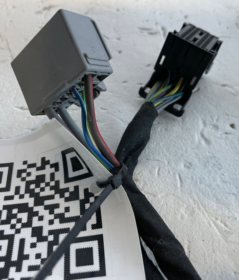 Load image into Gallery viewer, 2018-2023 FORD MUSTANG ENGINE FUSE RELAY JUNCTION BOX W/ WIRING HARNESS # 112982
