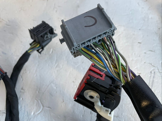 2018-2023 FORD MUSTANG ENGINE FUSE RELAY JUNCTION BOX W/ WIRING HARNESS