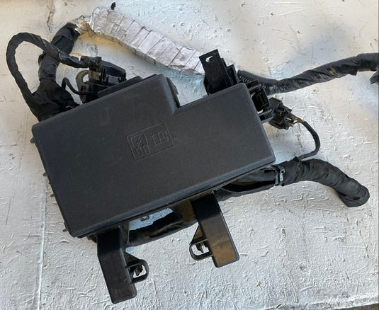 2018-2023 FORD MUSTANG ENGINE FUSE RELAY JUNCTION BOX W/ WIRING HARNESS