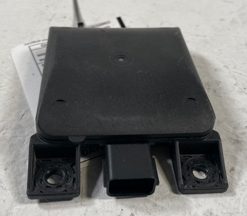 Load image into Gallery viewer, 2021-23 HYUNDAI SANTA FE REAR RIGHT BLIND SPOT RADAR SENSOR MODULE 2.5L # 107917
