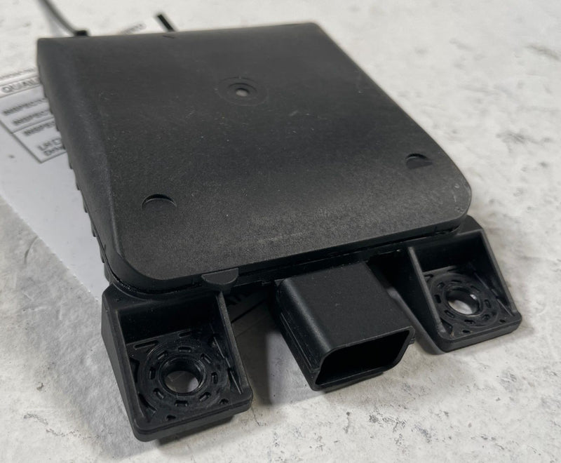 Load image into Gallery viewer, 2021-23 HYUNDAI SANTA FE REAR RIGHT BLIND SPOT RADAR SENSOR MODULE 2.5L # 107917
