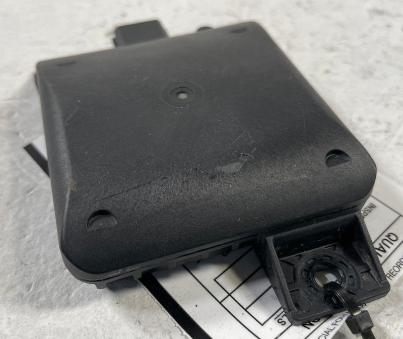 Load image into Gallery viewer, 2021-23 HYUNDAI SANTA FE REAR RIGHT BLIND SPOT RADAR SENSOR MODULE 2.5L # 107917
