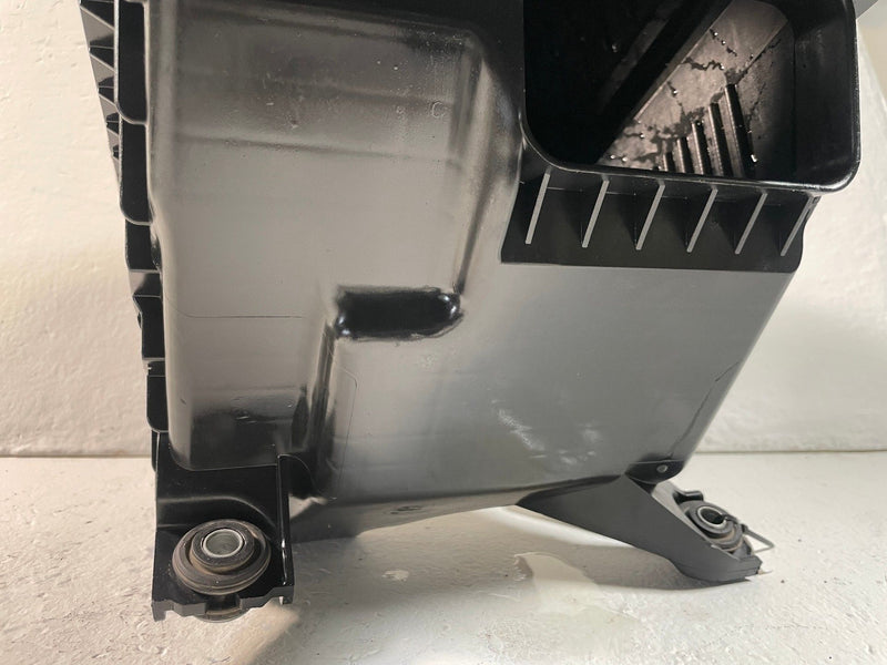 Load image into Gallery viewer, 2020 - 2025 HYUNDAI PALISADE ENGINE AIR INTAKE CLEANER HOUSING BOX 3.8L # 109362
