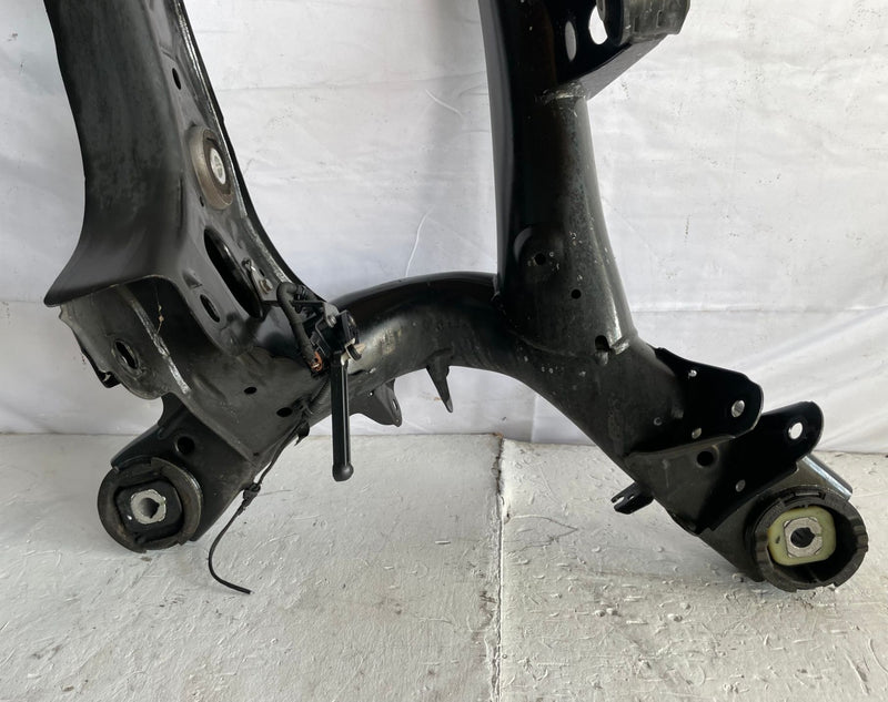 Load image into Gallery viewer, 2021-2025 BMW 330I G20 RWD REAR SUSPENSION SUBFRAME CROSSMEMBER CRADLE # 106373
