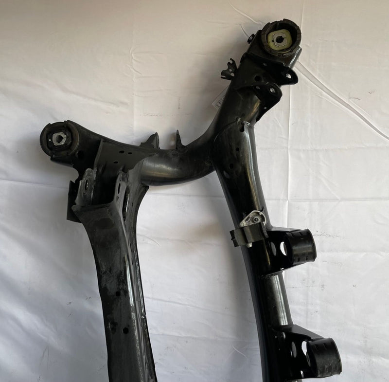 Load image into Gallery viewer, 2021-2025 BMW 330I G20 RWD REAR SUSPENSION SUBFRAME CROSSMEMBER CRADLE # 106373
