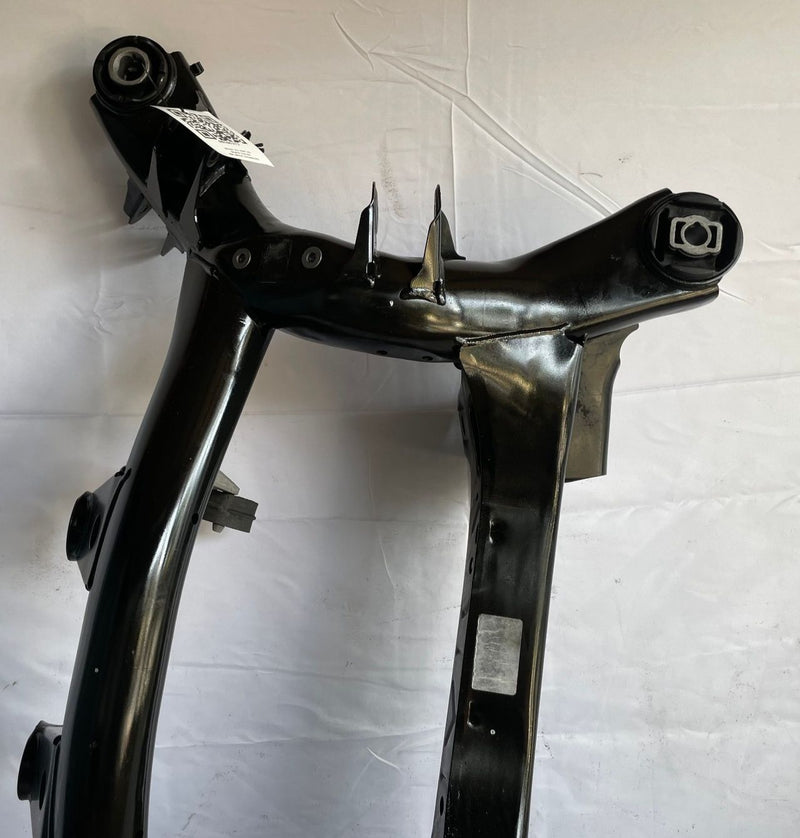 Load image into Gallery viewer, 2021-2025 BMW 330I G20 RWD REAR SUSPENSION SUBFRAME CROSSMEMBER CRADLE # 106373
