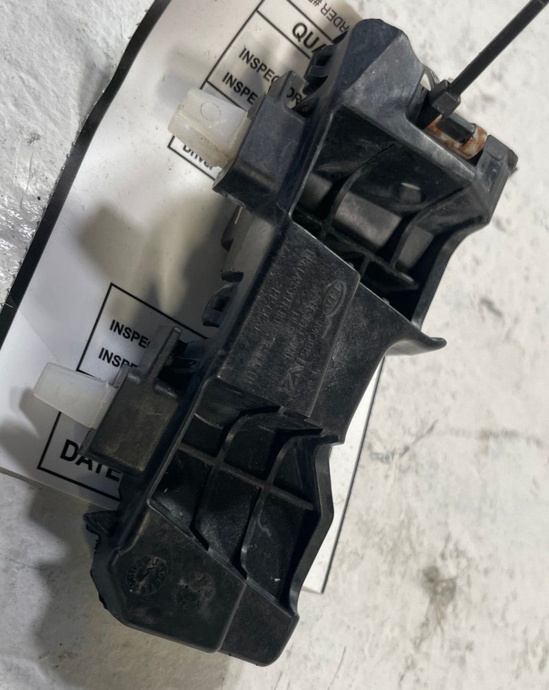 Load image into Gallery viewer, 2021 - 2024 KIA K5 FRONT BUMPER LEFT DRIVER SIDE MOUNT SUPPORT BRACKET # 110669
